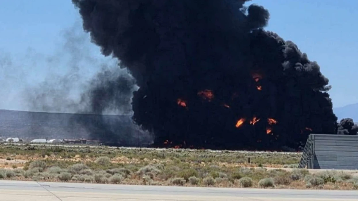 Bombarduesi amerikan B 52 rrëzohet në Kaliforni