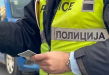 Ndalohen 15 shoferë për 24 orë, vozitën pa leje