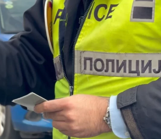 Ndalohen 15 shoferë për 24 orë, vozitën pa leje