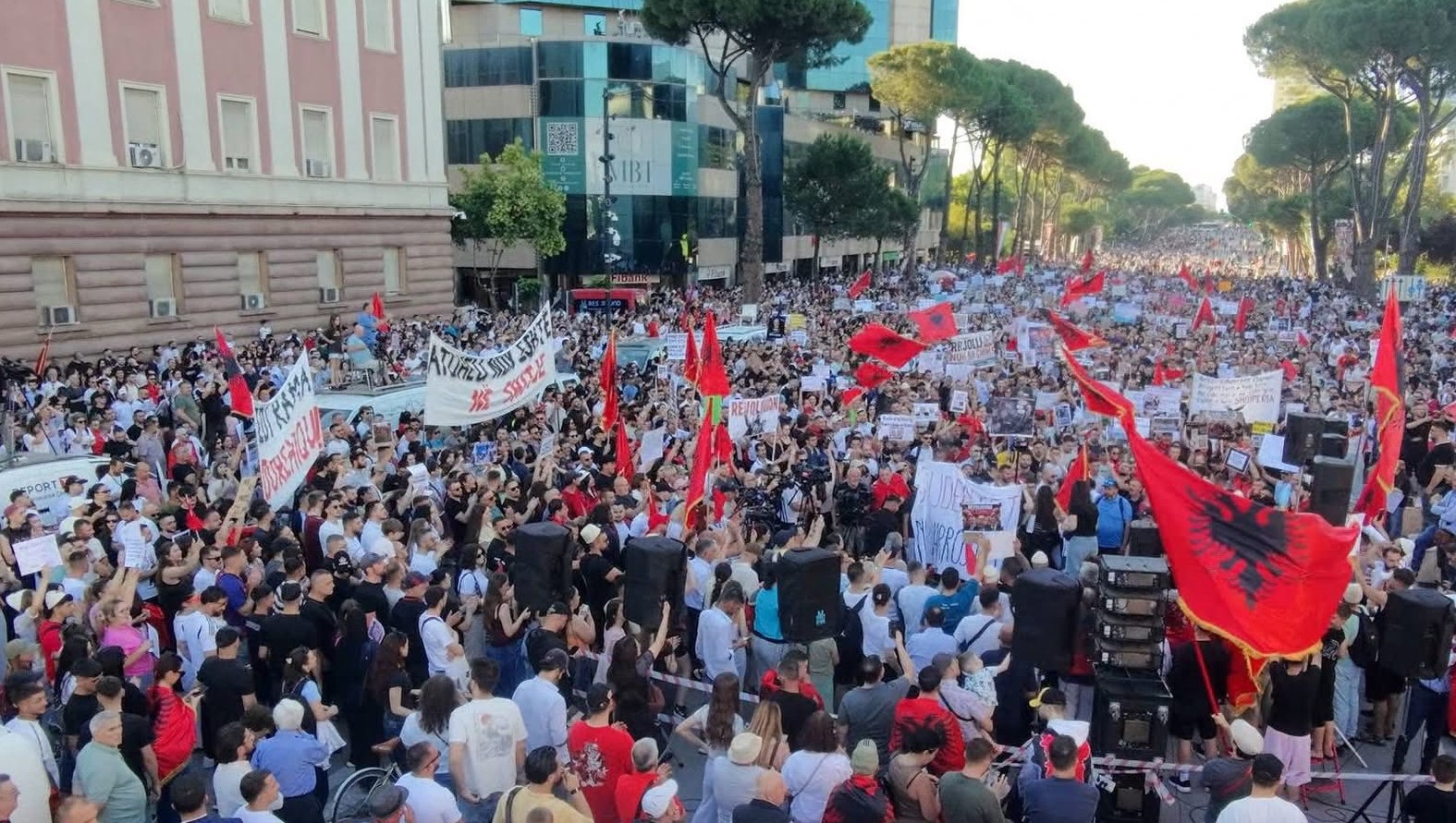 Sot dita e 30 të e protestës në Tiranë  policia procedon penalisht 31 protestues