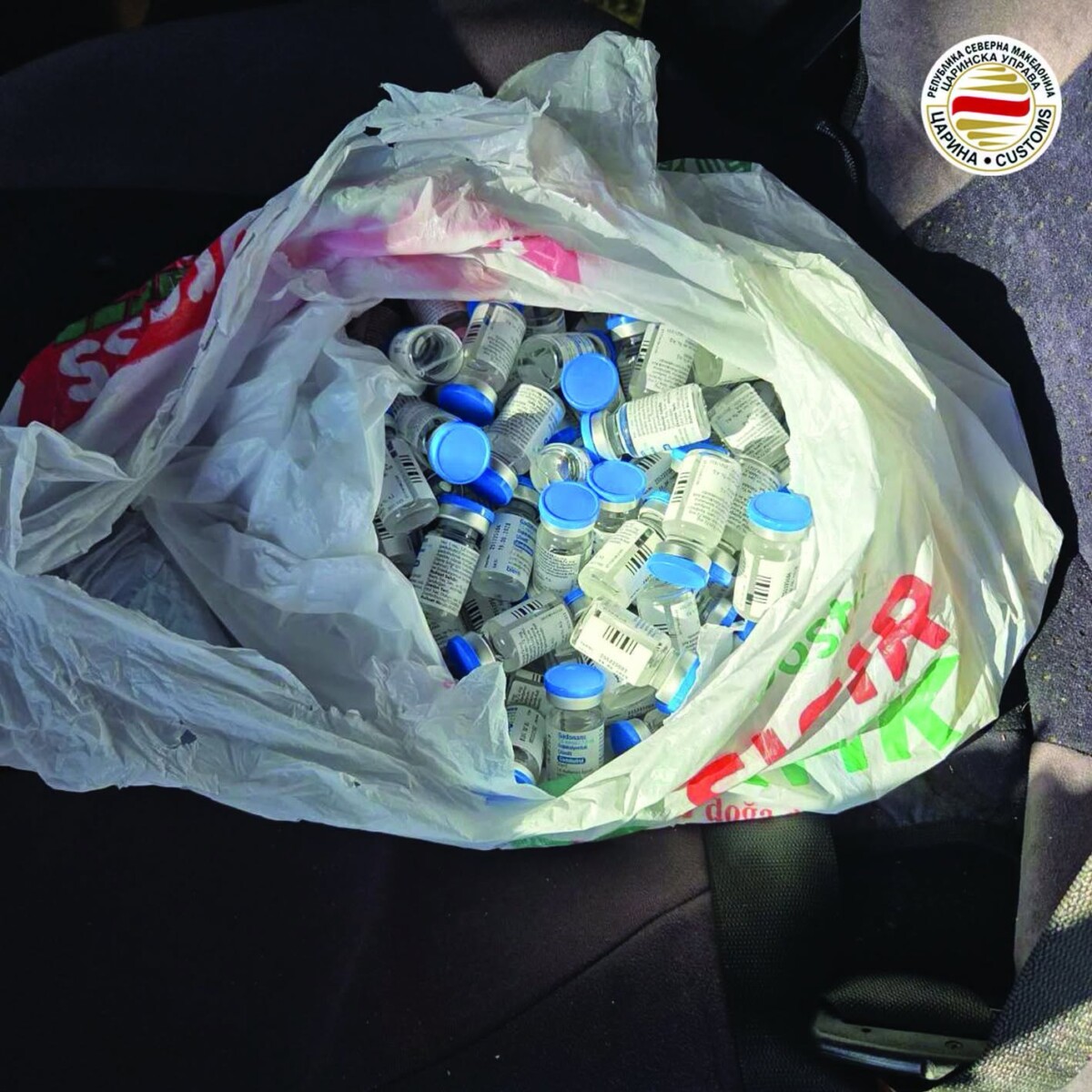 Dogana ndalon kontrabandë 2 mijë ampula mjekësore në kamion 