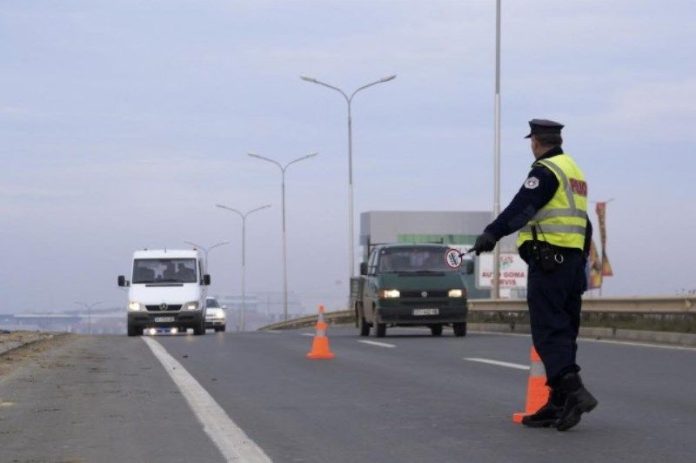 20_09_2016_7271680_policia_trafik_637x424
