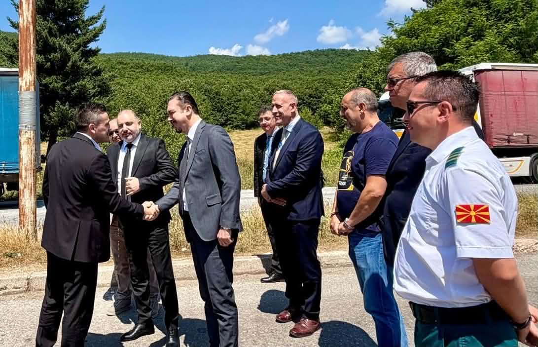 zv-drejtori-i-doganave-mustafe-dauti-takoi-kreun-e-doganave-shqiptare-besmir-bejen