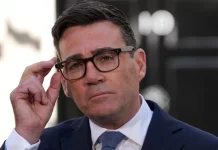 Burnham synon fatura më të ulëta energjie, në lëvizjen e tij të parë si kryeministër