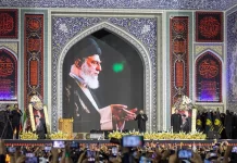 ShBA-ja dhe Irani intensifikojnë sulmet, ndërsa Khamenei përcillet në banesën e fundit