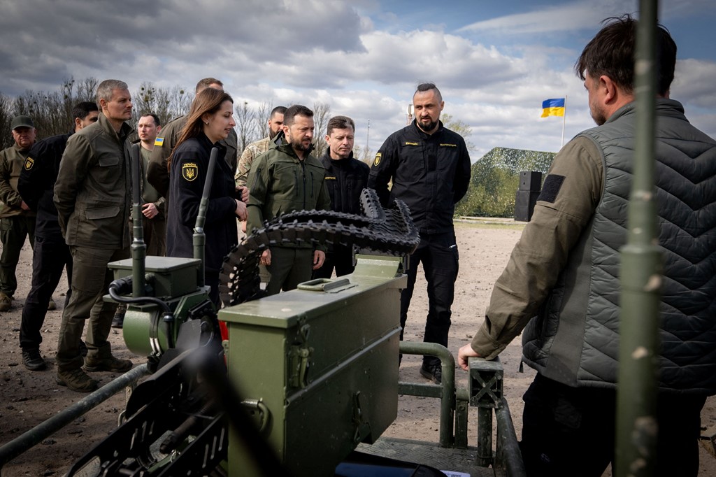 zelensky-pretendon-se-ukraina-mund-ta-tejkaloje-rusine-ne-prodhimin-e-armeve