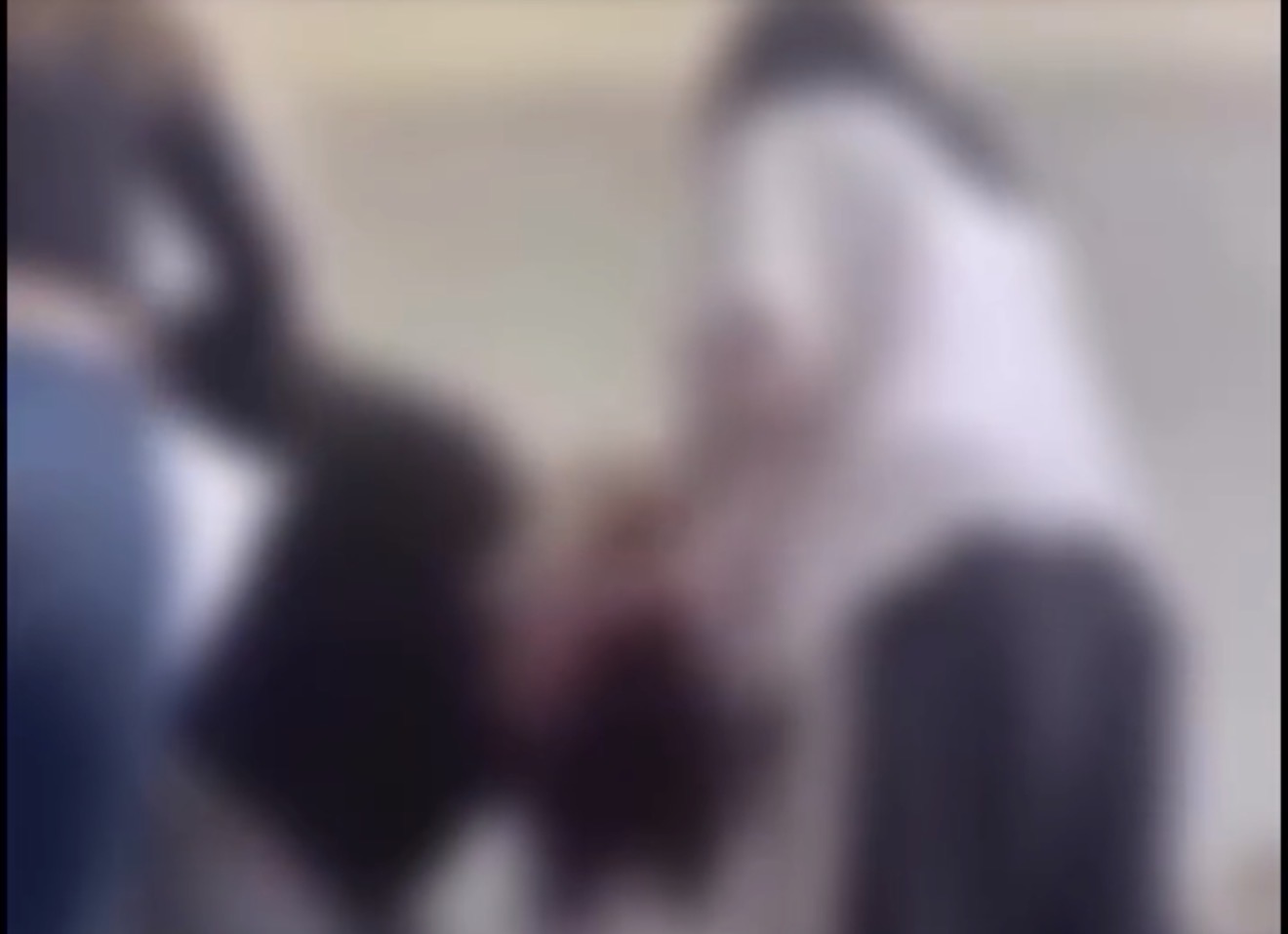 Tre vajza arrestohen për rrahje brutale të një bashkëmoshatare 14-vjeçare 