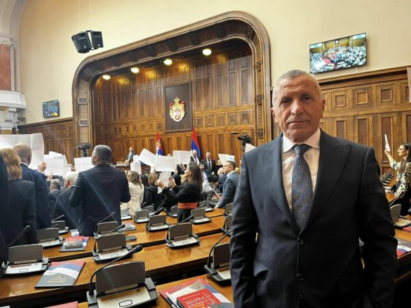 Deklarata për  spastrimin etnik  të Kosovës  Kamberi nis iniciativën për shkarkimin e ministres serbe
