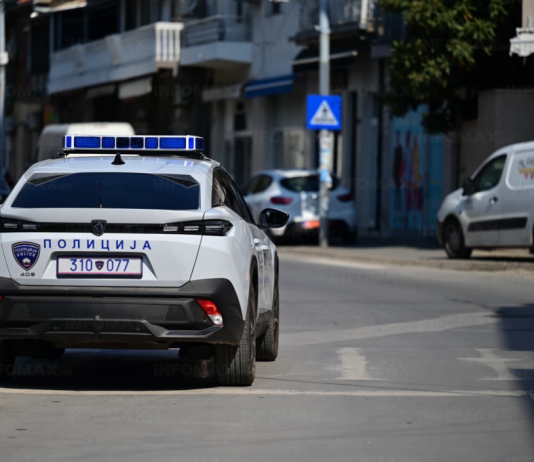 Voyeur në butik në Shkup – i ngjitur në shkallë shikonte si po vishej një vajzë 20-vjeçare