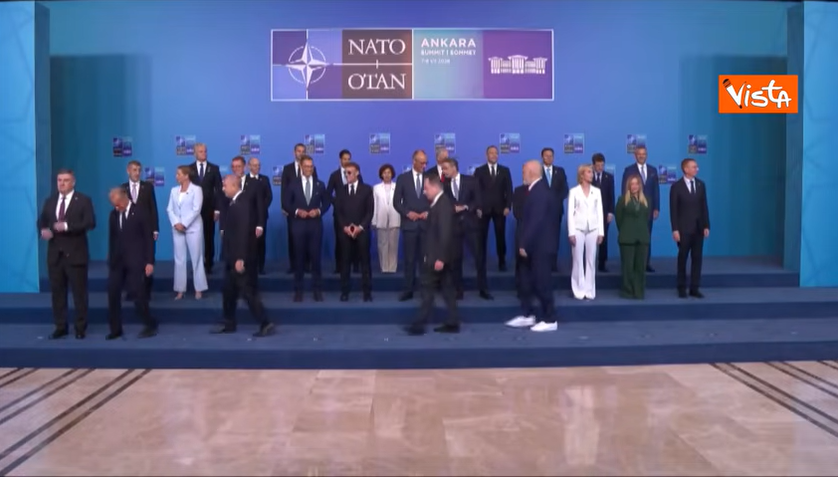 Trump e injoron plotësisht  Rama bën sërish si kloun me atlete të bardha gjatë samitit të NATO s