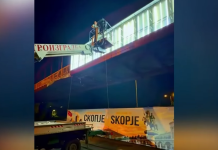 U hoq billbordi me gabime në hyrje të Shkupit! Vendoset një i ri me shpenzime të kompanisë përpunuese