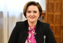 Tensione në Kuvend: Arbana Pasholli pretendon se u sulmua verbalisht nga Ivan Stoilkoviq, pak para emërimit të tij ministër