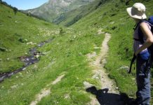 Zyrtarët francezë paralajmërojnë alpinistët se duhet të ndalojnë së piri ujin e përrenjve malorë