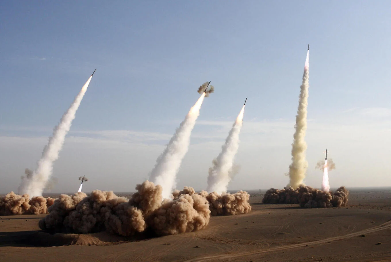 Irani lëshon raketa dhe dronë drejt Katarit  Emirateve të Bashkuara Arabe dhe Bahreinit