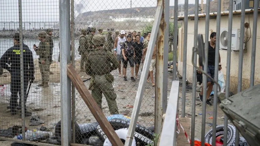Franca forcon kufirin me Spanjën pas mbërritjeve masive të emigrantëve në Ceuta