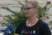 Njëri e goditi në kokë më pushkë, tjetri e goditi në trup, I treti e goditi 7 herë me thikë në shpinë
