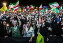 Gratë pa shami në krah të regjimit, nacionalizmi i ri që po ndërton Irani
