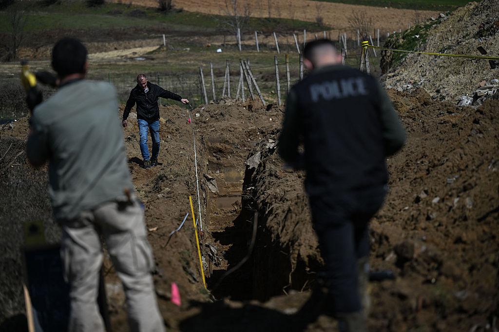 gjenden-mbetje-mortore-dyshohet-se-jane-te-23-intelektualeve-te-zhdukur-nga-mitrovica