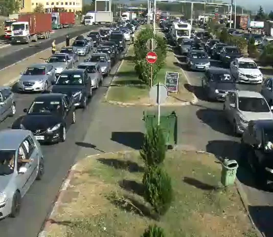 Doganierët grek sot në grevë, priten kolona në Bogorodicë dhe Dojran