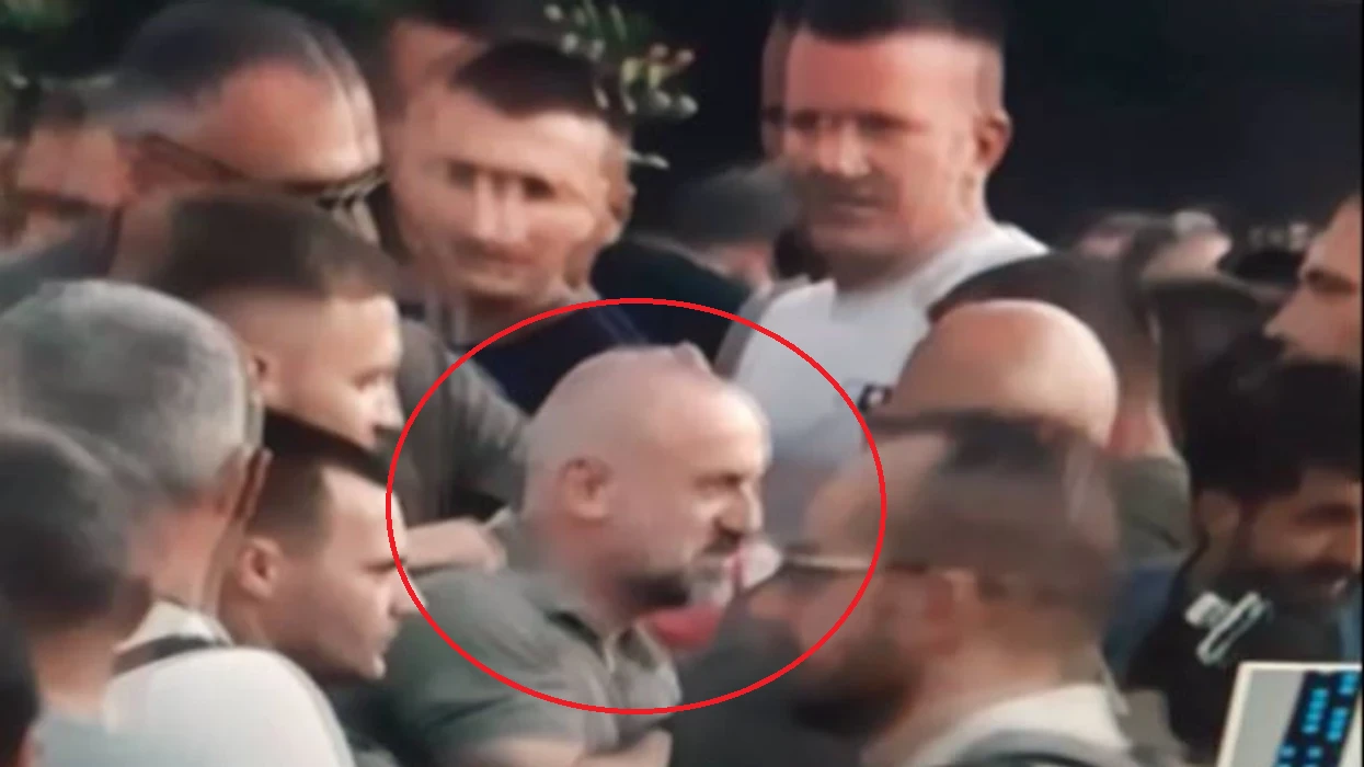 radovanoviq-sekret-publik-qe-xhandarmeria-serbe-ruan-persona-private-si-radoiciqi-ne-serbi
