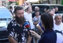 “Një prej djemve i është thyer hunda”/ Aktivisti: Presidenti duhet t’i shërbejë popullit, nuk ka asnjë reagim! Do vazhdojmë revoltën…