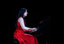 Pianistja shqiptare Nikol Tuka, fituese e mbi 40 çmimeve, shkëlqen me interpretimin e saj