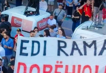 Shqipëri / Protestat nuk ndalen, dita e 42 sjell mobilizim më të madh