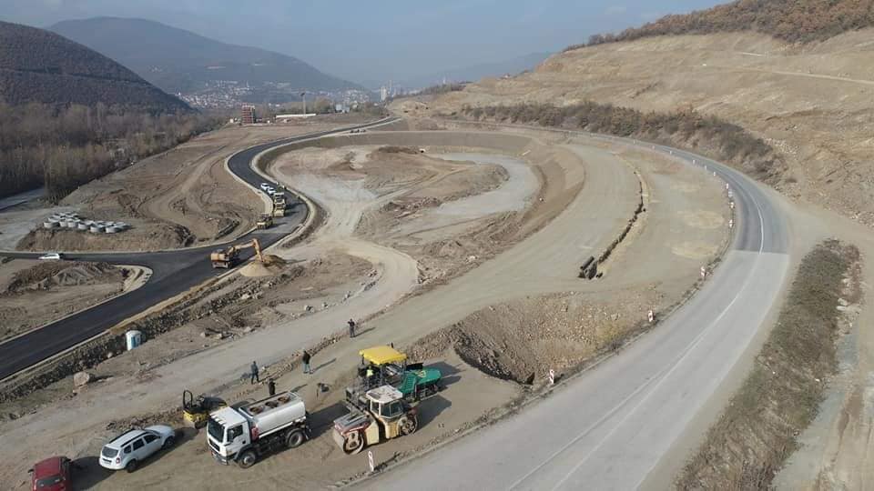 Aksident tragjik në autostradën e pa përfunduar Shkup-Bllacë: Tre jetë humbur 