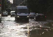 Stuhia e fuqishme godet Rumaninë, një i vdekur