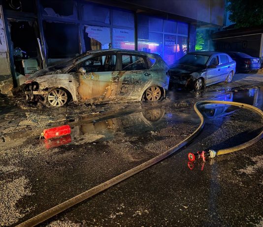 Tre makina janë përfshirë nga zjarri në orët e para të mëngjesit në lagjen Xhon Kenedi në Shkup