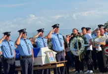 Nis ceremonia e varrimit të policit që vdiq në krye të detyrës