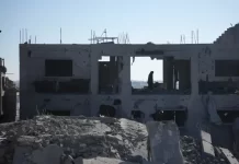Izraeli ndërton barriera të reja tokësore në Gazë dhe zhvendos familjet palestineze