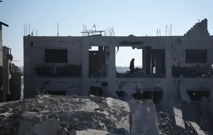 Izraeli ndërton barriera të reja tokësore në Gazë dhe zhvendos familjet palestineze