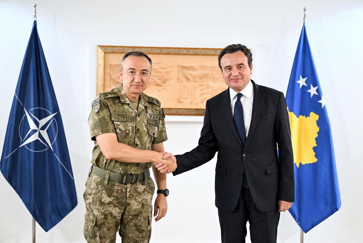 Kurti priti në takim komandantin e KFOR it  diskutuan për sigurinë në Kosovë