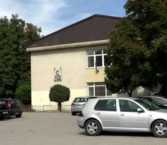 Nxënësit shqiptarë të Idrizovës pa mësim në shqip nga klasa e gjashtë