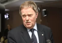 Ish-ambasadori Bosch: Shpresoj që BE t’ia bëjë kusht Ukrainës njohjen e Kosovës
