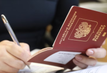 Moska ua vështirëson rusëve heqjen dorë nga shtetësia