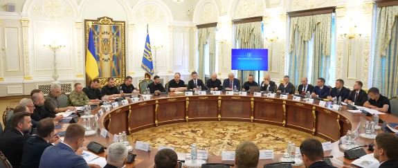 Ukraina mbledh Këshillin e Sigurisë dhe Mbrojtjes  diskutohen planet e rezistencës