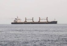 Anija saudite raportohet se është goditur nga një raketë në Detin e Kuq