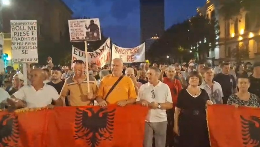 mbyllet-protesta-e-90-te-qytetaret-nuk-terhiqen-ne-shesh-deri-ne-largimin-e-rames