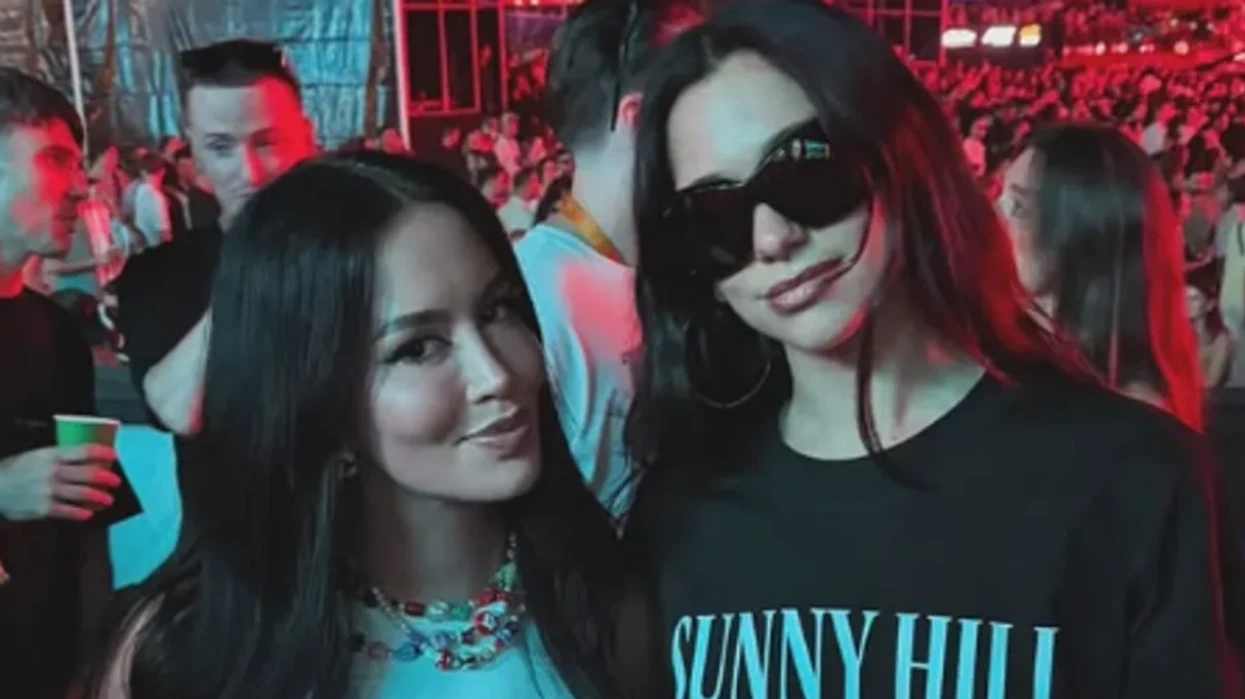 Nata e fundit e Sunny Hill Festival   Dafina Zeqiri shfaqet krah Dua Lipës