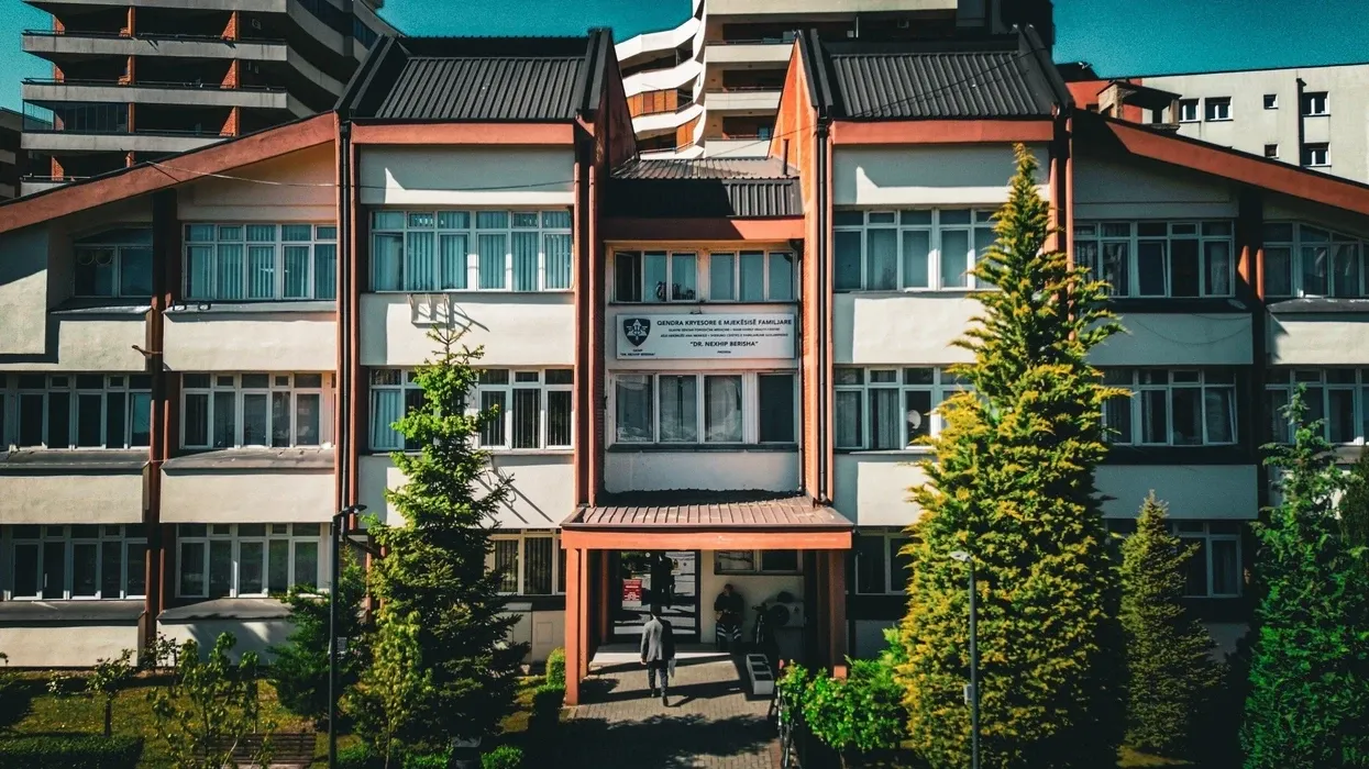Dy infermierë ndalohen në Prizren  dyshohet se përvetësuan mbi dy mijë euro nga pagesat e pacientëve