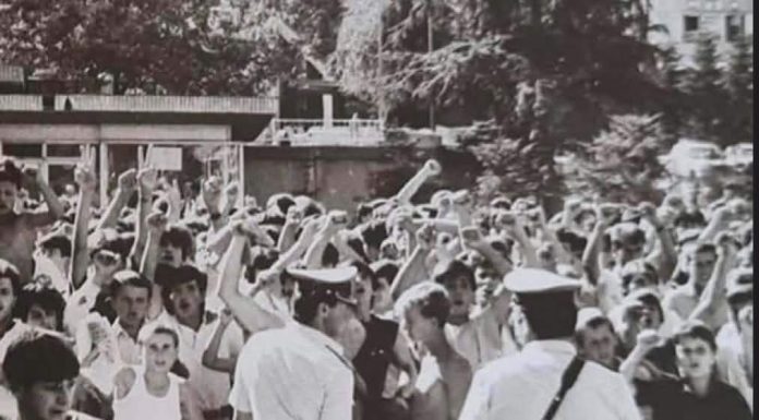 29 gusht 1988 – Dita kur Kumanova e ngriti zërin për mbrojtjen e arsimit të mesëm shqip, duke e kujtuar të kaluarën, e ndërtojmë më fuqishëm të ardhmen!