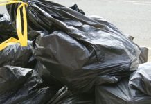 Hodhi gabimisht në kosh biletën fituese prej 1 milion euro, punonjësit e pastrimit e gjejnë mes mbeturinave