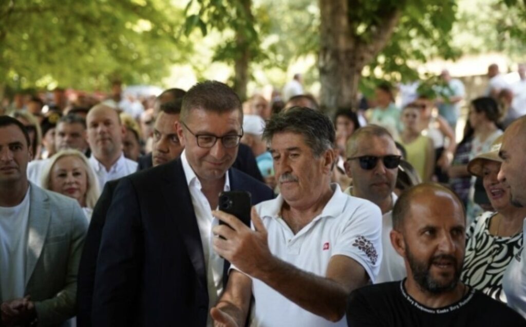 E ofendoi kryeministrin  arrestohet strugani