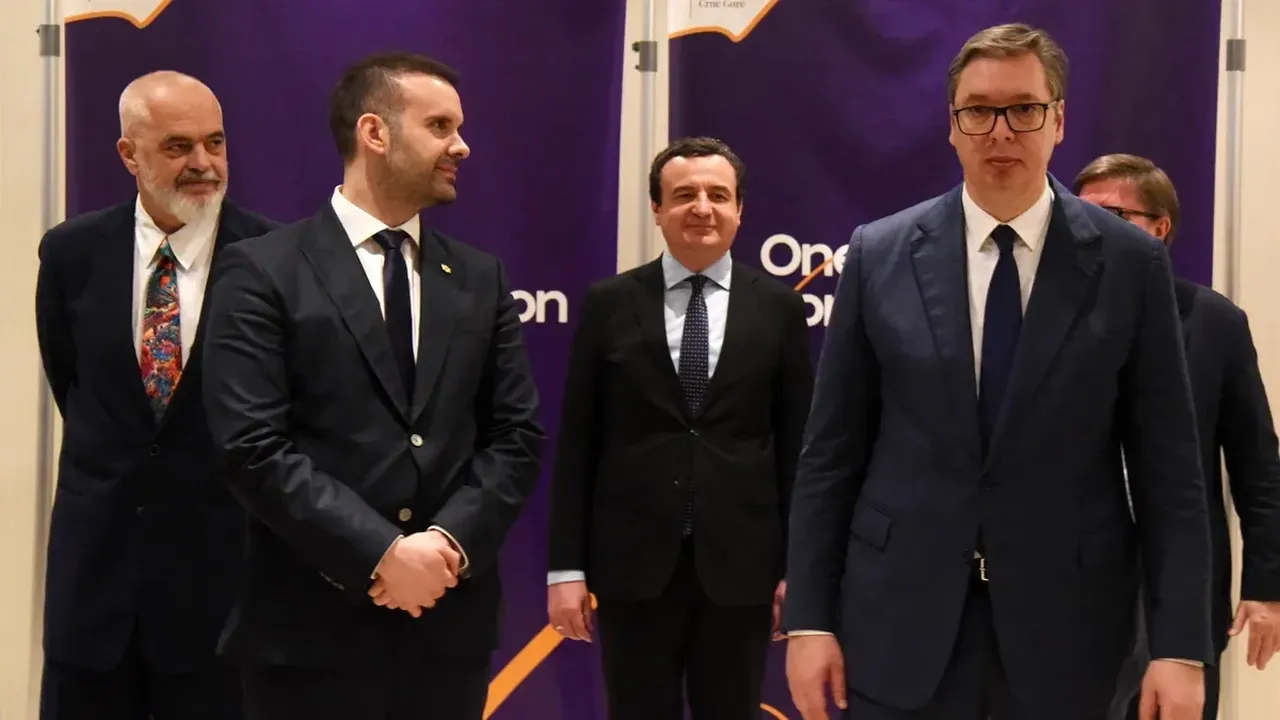 Përplasen Spajiq e Vuçiq  kryeministri malazias  Mos na jepni mësime për parimet