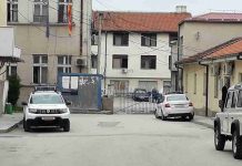 Padi ndaj dy kumanovarëve për simbolin e UÇK-së, por jo edhe për ata që shkruan: “Kosova është Serbi”