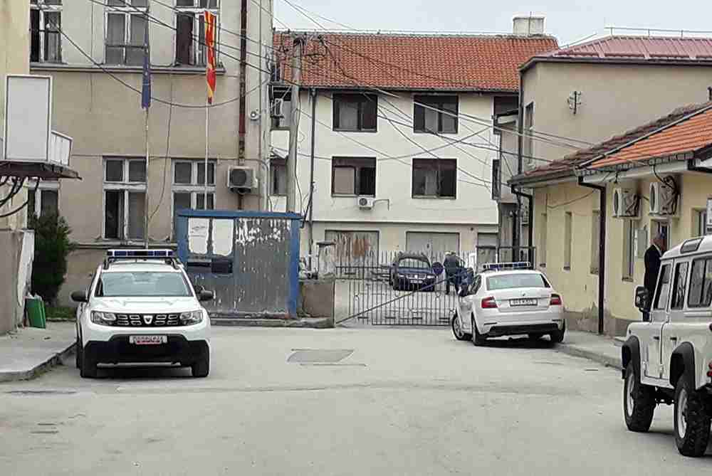 Padi ndaj dy kumanovarëve për simbolin e UÇK së  por jo edhe për ata që shkruan   Kosova është Serbi 