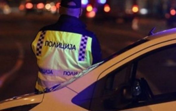 Grabitje me thikë në Tetovë  19 vjeçari bie pre e pritës para banesës