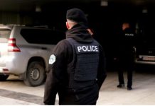 Bastisje në Zubin Potok, konfiskohen armë, qindra fishekë dhe pajisje ushtarake